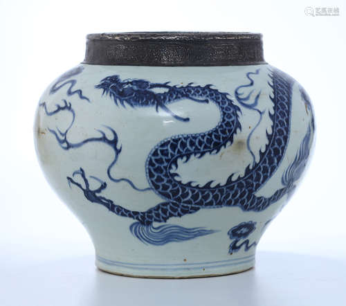 CHINESE PORCELAIN BLUE AND WHITE DRAGON JAR