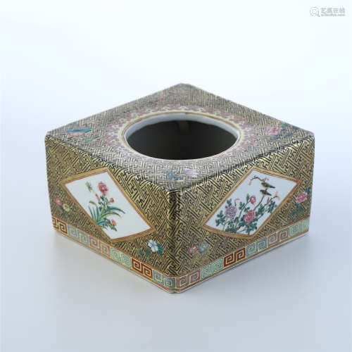 CHINESE PORCELAIN FAMILLE ROSE SQUARE WATER POT