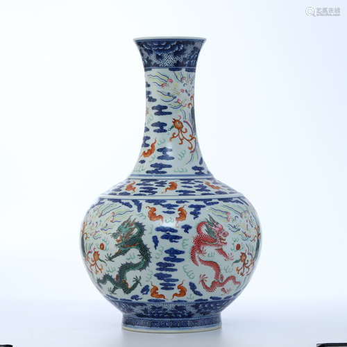 CHINESE PORCELAIN BLUE AND WHITE FAMILLE ROSE DRAGON VASE