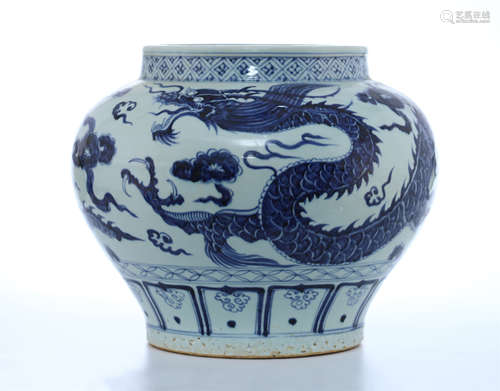 CHINESE PORCELAIN BLUE AND WHITE DRAGON JAR