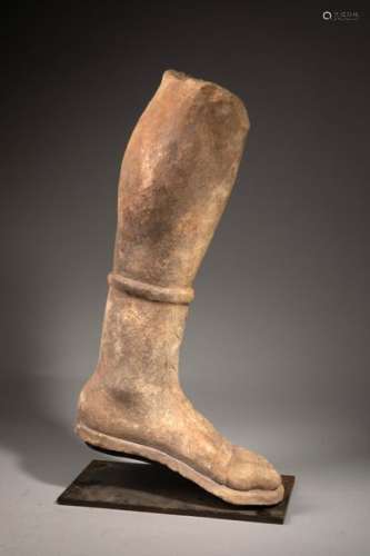 Jambe de statue colossale à la sandale Beau traité…