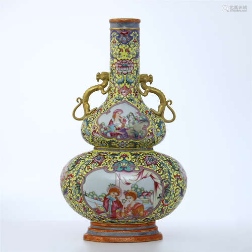 CHINESE PORCELAIN YELLOW GROUND FAMILLE ROSE WESTERN FIGURE GOURD VASE