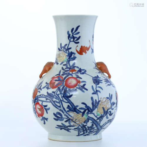 CHINESE PORCELAIN BLUE AND WHITE FAMILLE ROSE PEACH VASE