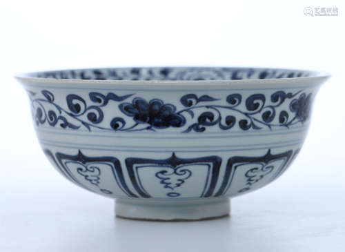 CHINESE PORCELAIN BLUE AND WHITE FLOWER BOWL