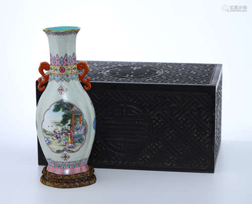 CHINESE PORCELAIN FAMILLE ROSE FIGURE VASE