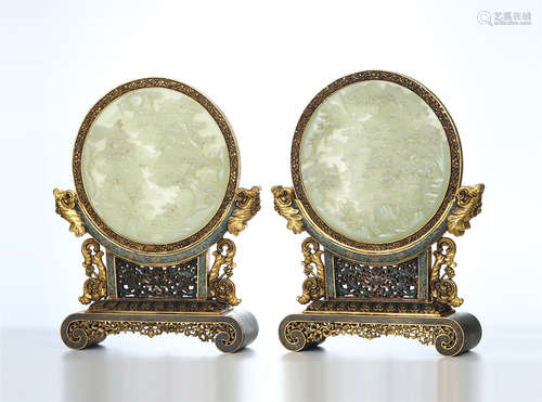 PAIR OF CHINESE JADE ROUND PLAQUE CLOISONNE TABLE SCREEN