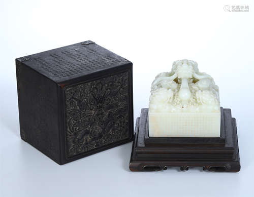 CHINESE WHITE JADE DRAGON SEAL IN ROSEWOOD CASE