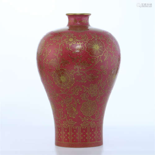 CHINESE PORCELAIN RED GLAZE GOLD PAINTED MEIPING VASE
