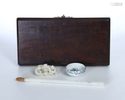 THREE WHITE JADE PORCELAIN SCHOLAR'S OBJECT IN ROSEWOOD CASE