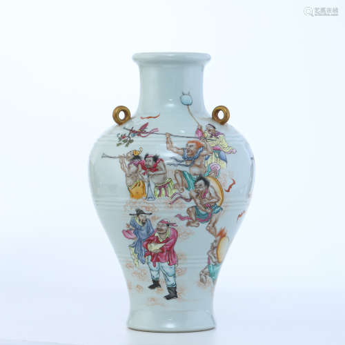 CHINESE PORCELAIN FAMILEL ROSE FIGURES VASE