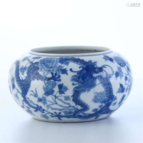 CHINESE PORCELAIN BLUE AND WHITE DRAGON WATER POT