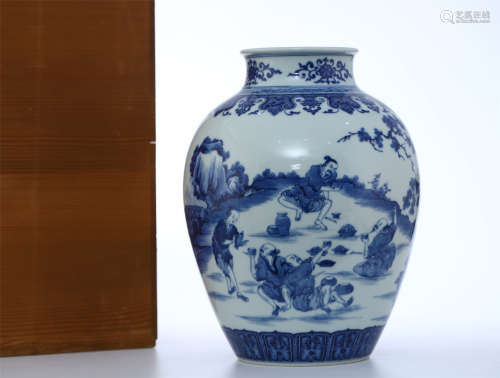CHINESE PORCELAIN BLUE AND WHITE FIGURES JAR