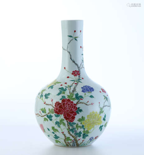 CHINESE PORCELAIN FAMILLE ROSE FLOWER VASE