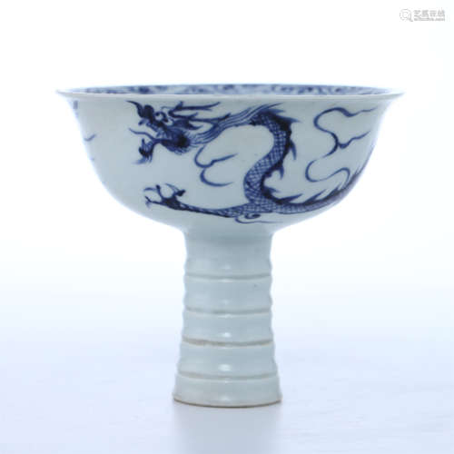 CHINESE PORCELAIN BLUE AND WHITE DRAGON STEM CUP