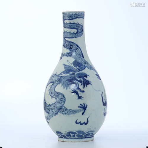 CHINESE PORCELAIN BLUE AND WHITE DRAGON VASE