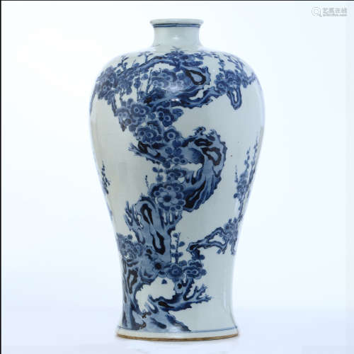 CHINESE PORCELAIN BLUE AND WHITE PINE MEIPING VASE
