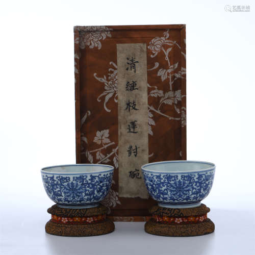 PAIR OF CHINESE PORCELAIN BLUE AND WHITE FLOWER BOWLS