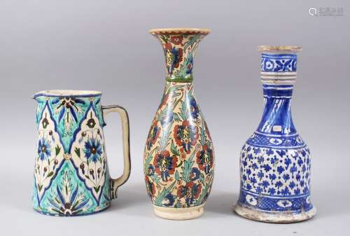 A COLLECTION OF THREE TURKISH POTTERY PIECES, jug 20cm high, mallet shaped blue and white