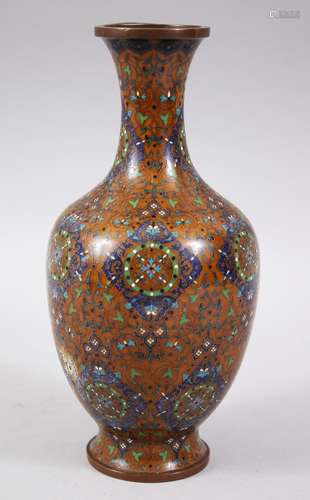 A GOOD QUALITY JAPANESE MEIJI PERIOD CLOISONNE VASE, the vase decorated with formal scrolling vine