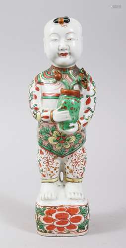 A GOOD CHINESE 18TH / 19TH CENTURY CHINESE FAMILLE VERTE PORCELAIN FIGURE OF A BOY, modeled