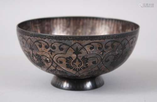 A SUPERB 19TH CENTURY INDIAN BIDRI SILVER INLAID CIRCULAR BOWL, 12cm diameter x 6.5cm high.