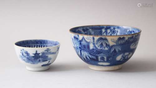 AN 18TH CENTURY CHINESE BLUE & WHITE PORCELAIN TEA BOWL, decorated with scenes of landscapes &