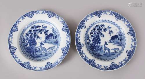 A GOOD PAIR OF 18TH CENTURY CHINESE BLUE & WHITE PORCELAIN PLATES WITH ANIMAL SCENES, decorated