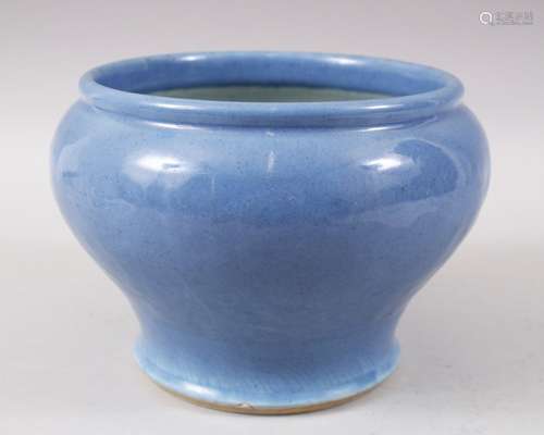 A 19TH CENTURY CHINESE POWDER BLUE PORCELAIN JARDINIERE, 15.5cm high x 22.5cm diameter.