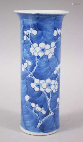 A 19TH CENTURY CHINESE BLUE & WHITE PORCELAIN PRUNUS SPILL VASE, the base bearing a four character