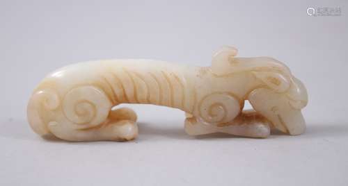 A GOOD CHINESE 18TH / 19TH CENTURY CARVED JADE KYLIN, carved in resting pose, 2.8cm high x 8.5cm