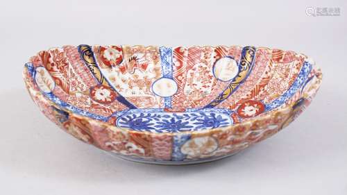 A JAPANESE MEIJI PERIOD MOULDED PORCELAIN IMARI DISH, the dish with typical imari decoration