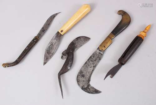 A COLLECTION OF FIVE 18TH-19TH CENTURY PERSIAN AND INDIAN KNIVES.