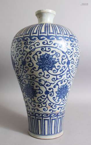 A LARGE CHINESE MING STYLE PORCELAIN BALUSTER VASE, with formal scrolling lotus design above cloud
