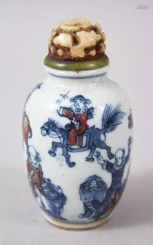 AN UNUSUAL 18TH CENTURY CHINESE BLUE & WHITE UNDERGLAZE RED PORCELAIN SNUFF BOTTLE / JARLET, the