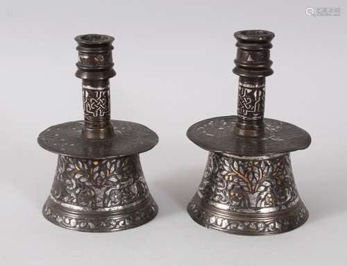 A VERY IMPORTANT 15TH CENTURY MAMLUK SILVER AND GOLD INLAID PAIR OF CIRCULAR CANDLESTICKS