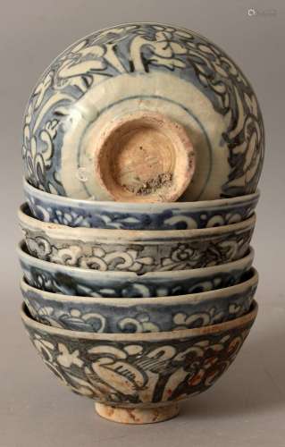 A GROUP OF SIX SIMILAR CHINESE LATE MING BLUE & WHITE SHIPWRECK PORCELAIN BOWLS. each approx. 14.6cm