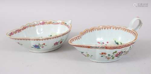 A PAIR OF 18TH CENTURY CHINESE EXPORT FAMILLE ROSE PORCELAIN SAUCE BOATS, with native floral