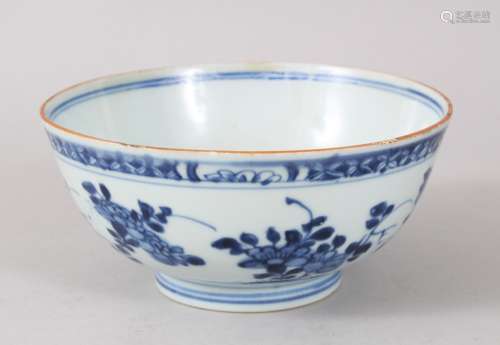 A GOOD 18TH CENTURY OR EARLIER CHINESE BLUE & WHITE PORCELAIN BOWL, the outer decoration of native