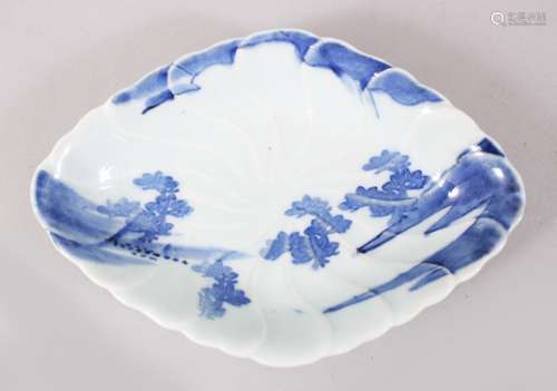 A GOOD JAPANESE 18TH CENTURY MOULDED PORCELAIN ARITA DISH, the interior moulded with scenes of a