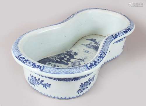 AN 18TH CENTURY CHINESE BLUE & WHITE PORCELAIN BASIN, decorated interior with scenes of a lakeside