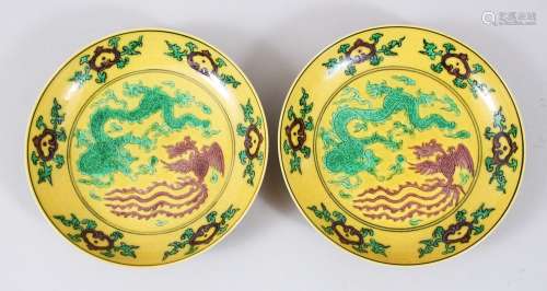 A PAIR OF CHINESE GUANGXU STYLE PORCELAIN DRAGON DISHES, decorated upon a yellow ground with biscuit