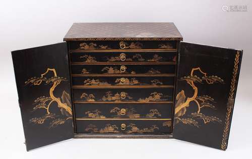 A GOOD JAPANESE MEIJI PERIOD LACQUER TABLE / COLLECTORS CABINET, the cabinet decorated profusely