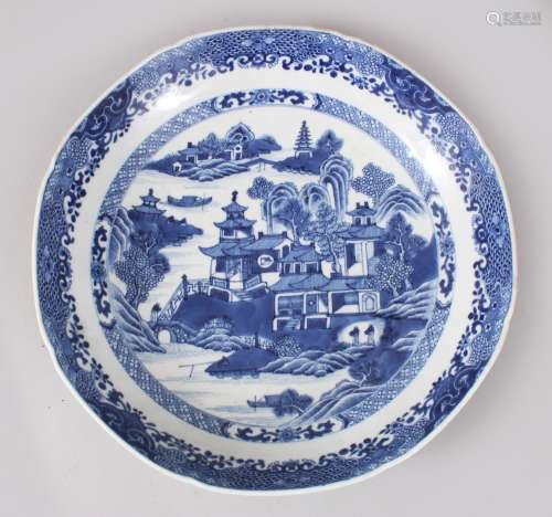 AN 18TH / 19TH CENTURY CHINESE BLUE & WHITE PORCELAIN SCALLOPED DISH, decorated with scenes of