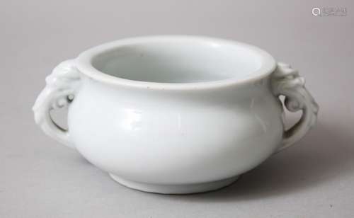 A GOOD CHINESE KANGXI BLAC DE CHINE PORCELAIN TWIN HANDLE CENSER, with moulded dragon dog handles,