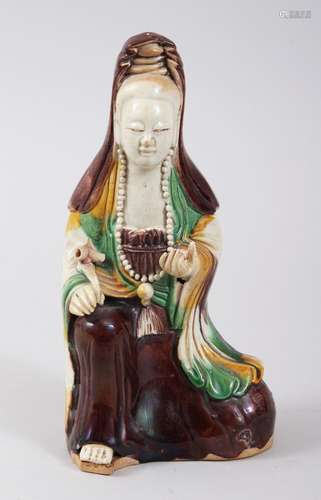 A CHINESE 19TH CENTURY SANCAI / FAMILLE VERTE PORCELAIN FIGURE OF GUANYIN, 19.5cm high x 10 cm