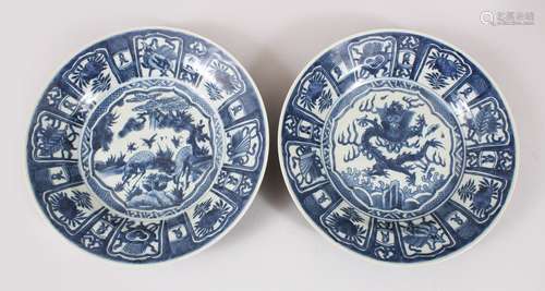 A PAIR OF CHINESE BLUE & WHITE KRAAK PORCELAIN PLATES, with decoration of dragons amongst waves, and