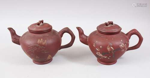 A GOOD LARGE PAIR OF 19TH / 20TH CENTURY CHINESE YIXING CLAY TEAPOTS