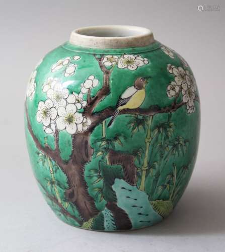 A 19TH CENTURY CHINESE KANGXI STYLE FAMILLE VERTE PORCELAIN GINGER JAR, decorated with scenes of