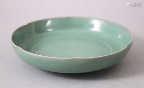 A CHINESE CELADON RU WARE PORCELAIN DISH, 16.5cm diameter.