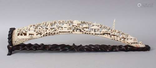 A GOOD LATE 19TH / EARLY 20TH CENTURY CHINESE CANTONESE CARVED IVORY BRIDGE / TUSK SECTION, the